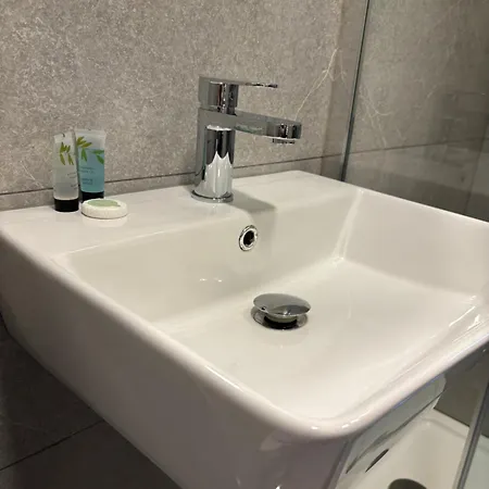 ゲストハウス オドノーフズ 3*